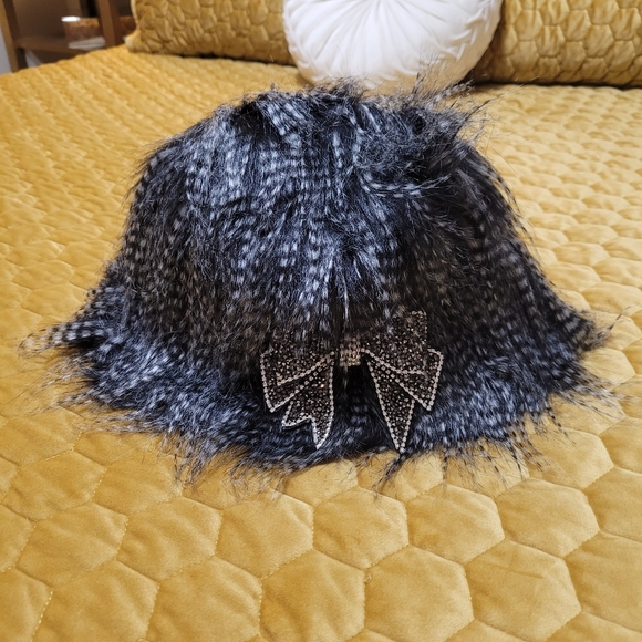 Vintage Black Faux Chinchilla Fur Super Furry Bucket Hat w/ Vtg. Crystal Brooch - Picture 13 of 16